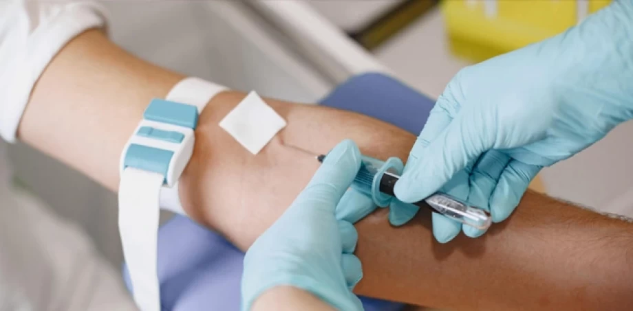 آزمایش در منزل برای چه افرادی ضروری‌تر است؟